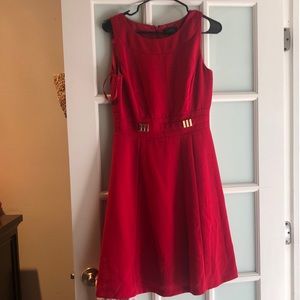 Red tahari